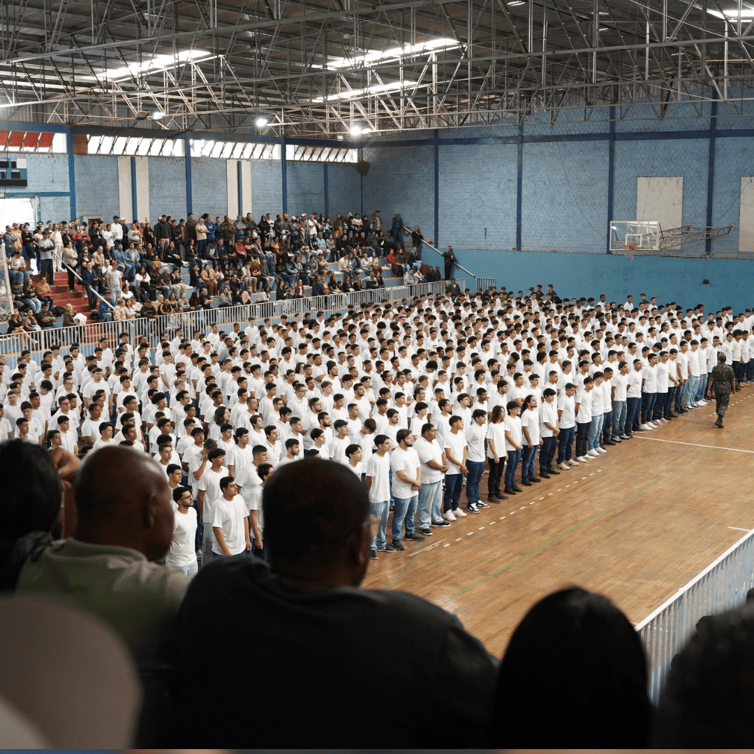 Solenidade de Compromisso à Bandeira reúne cerca de 700 jovens em Sarandi